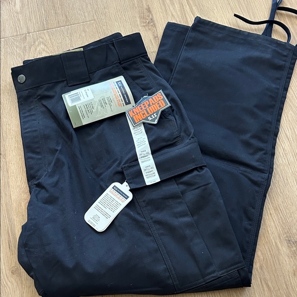 5.11 Tactical Men's Navy Cargo Pants - Picture 1 of 3